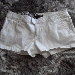 Volcom white shorts ❤